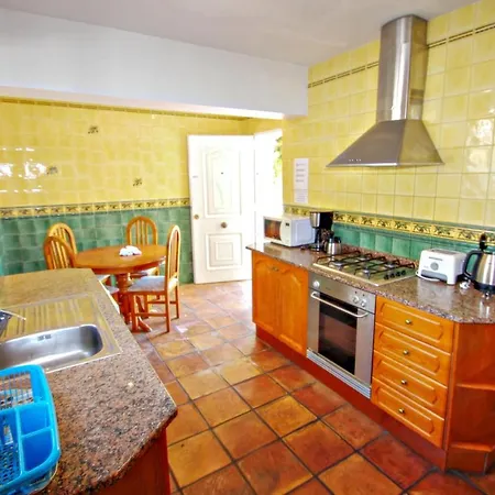 Colibri - Modern, Well-equipped With Private Pool In *